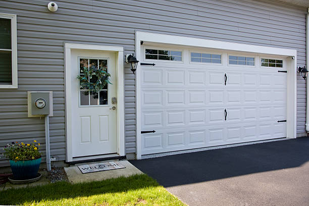 24/7 Emergency Garage Door Panel Replacement experts in Yutan, NE